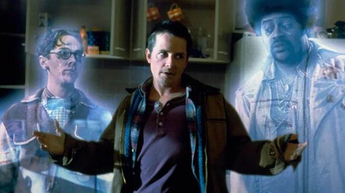 Michael J. Fox (Frank Bannister), Jim Fyfe (Stuart, Bannister’s Ghostly Assistant), Chi McBride (Cyrus) zdroj: imdb.com