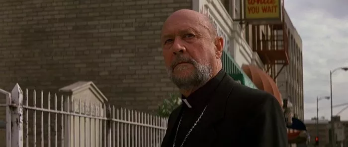 Donald Pleasence (Priest) zdroj: imdb.com