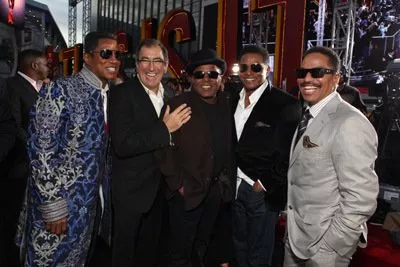 Jackie Jackson, Jermaine Jackson, Marlon Jackson, Tito Jackson, Kenny Ortega (Self) zdroj: imdb.com 
promo k filmu