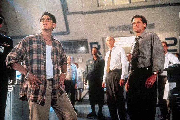 Jeff Goldblum (David Levinson), Will Smith (Capt. Steven Hiller), James Rebhorn (Albert Nimziki), Bill Pullman (President Thomas J. Whitmore)