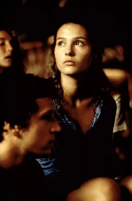 Virginie Ledoyen (Françoise) Photo © 2000 20th Century Fox