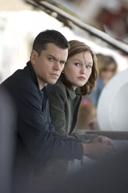 Matt Damon (Jason Bourne), Julia Stiles (Nicky Parsons) zdroj: imdb.com