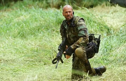 Bruce Willis (Lieutenant A.K. Waters) zdroj: imdb.com