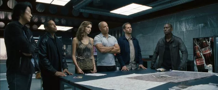 Vin Diesel (Dominic Toretto), Ludacris (Tej), Tyrese Gibson (Roman), Sung Kang (Han), Paul Walker (Brian O’Conner), Gal Gadot (Gisele) zdroj: imdb.com