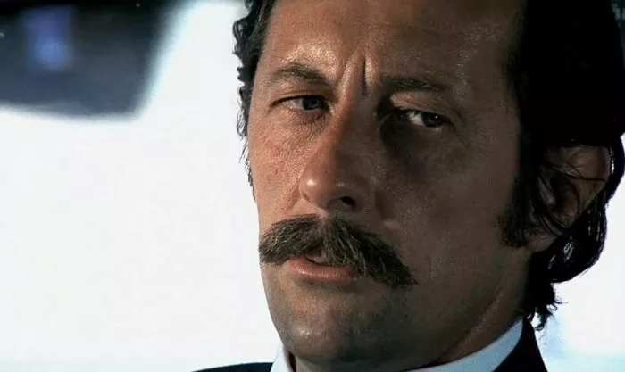 Jean Rochefort (Le colonel Louis Marie Alphonse Toulouse) zdroj: imdb.com