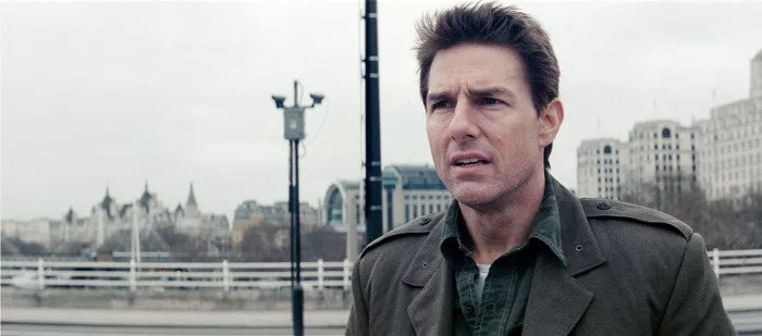 Tom Cruise (Cage) Photo © Warner Bros. Pictures