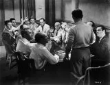 Dvanáct rozhněvaných mužů (1957) - Juror 5