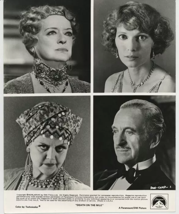 Bette Davis (Mrs. Van Schuyler), David Niven (Colonel Race), Mia Farrow (Jacqueline De Bellefort), Angela Lansbury (Mrs. Salome Otterbourne) zdroj: imdb.com