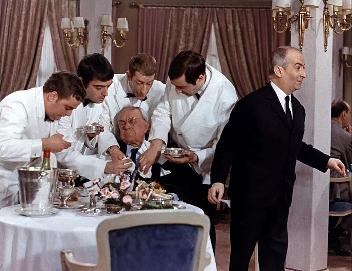Maurice Risch (Julien, un serveur), Michel Modo (Petit Roger, un serveur), Paul Faivre (Le monsieur taché), Jean Droze (Un serveur), Guy Grosso (Un serveur), Louis de Funès (Monsieur Septime)