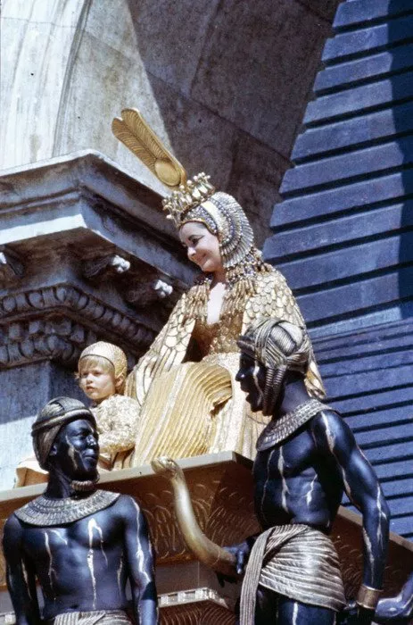 Elizabeth Taylor (Cleopatra)