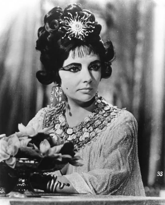 Elizabeth Taylor (Cleopatra)