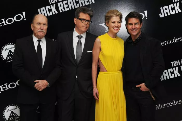Tom Cruise (Reacher), Robert Duvall (Cash), Christopher McQuarrie, Rosamund Pike (Helen) zdroj: imdb.com 
promo k filmu
