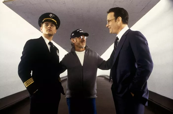 Leonardo DiCaprio (Frank Abagnale Jr.), Tom Hanks (Carl Hanratty), Steven Spielberg zdroj: imdb.com