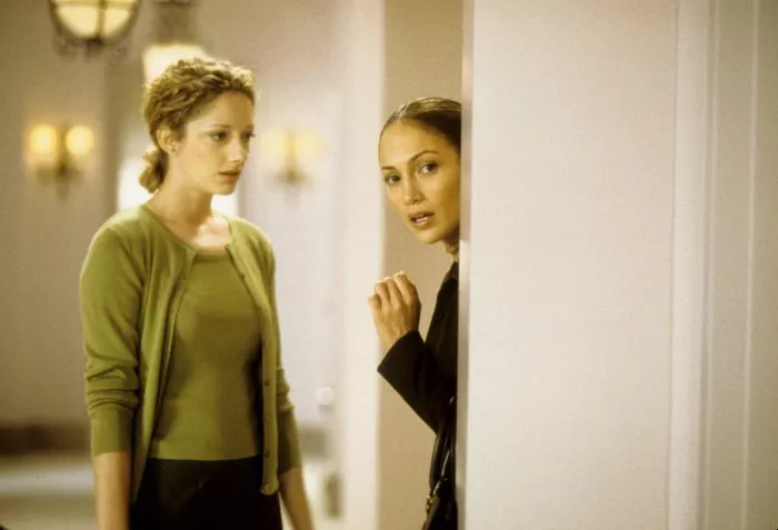 Jennifer Lopez (Mary Fiore), Judy Greer (Penny) zdroj: imdb.com