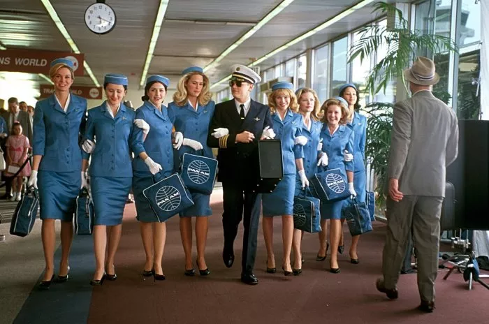 Chyť ma, ak to dokážeš (2002) - Pan Am Stewardess
