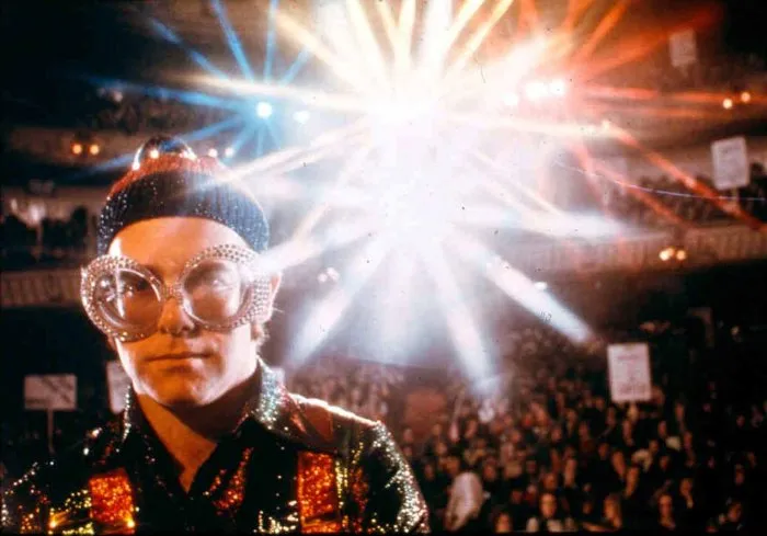 Elton John (The Pinball Wizard) zdroj: imdb.com