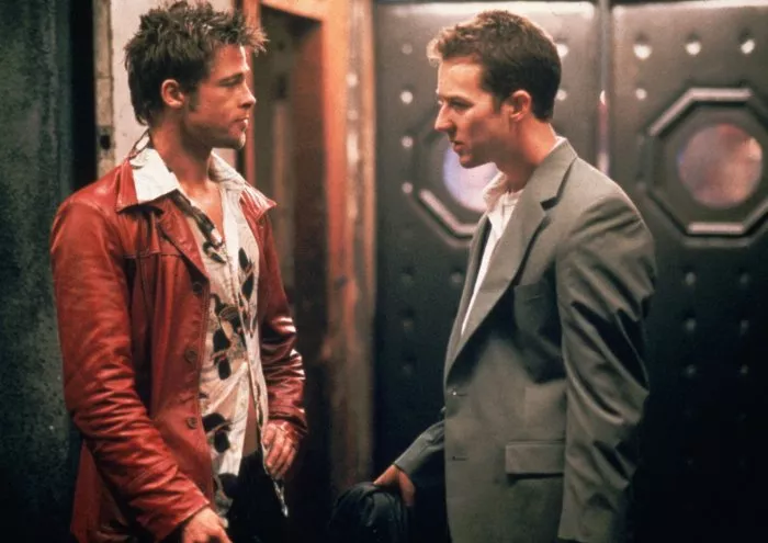 Brad Pitt (Tyler Durden), Edward Norton (Narrator) zdroj: imdb.com