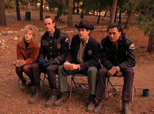 Kimmy Robertson (Lucy Moran), Harry Goaz (Deputy Andy Brennan), Michael Ontkean (Sheriff Harry S. Truman), Michael Horse (Deputy Tommy ’Hawk’ Hill)