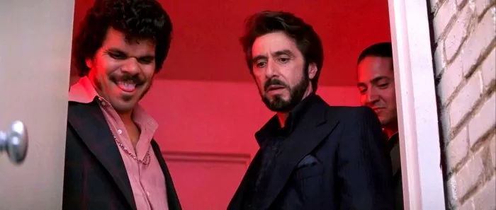 Al Pacino (Carlito), Luis Guzmán (Pachanga) zdroj: imdb.com