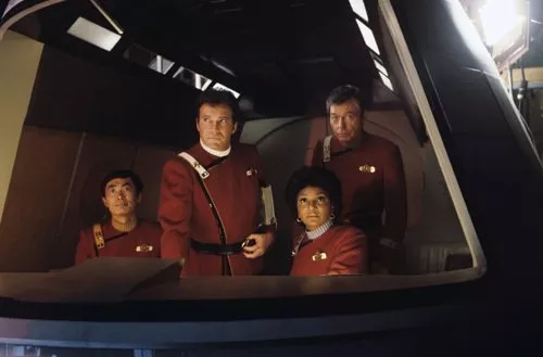 William Shatner (Kirk), George Takei (Sulu), DeForest Kelley (McCoy), Nichelle Nichols (Uhura) zdroj: imdb.com