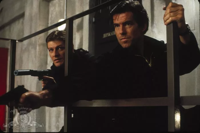 Pierce Brosnan (James Bond), Sean Bean (Alec Trevelyan) zdroj: imdb.com