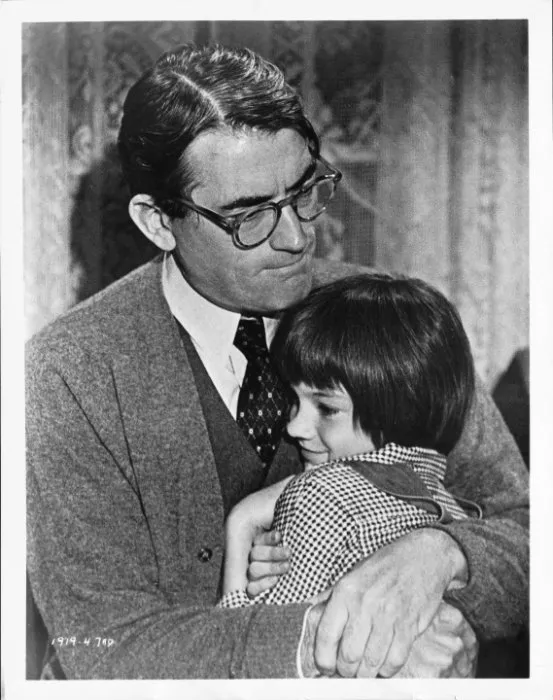 Gregory Peck (Atticus Finch), Mary Badham (Scout) zdroj: imdb.com