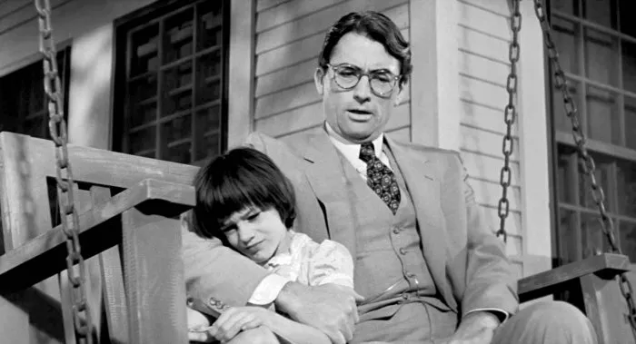 Gregory Peck (Atticus Finch), Mary Badham (Scout) zdroj: imdb.com