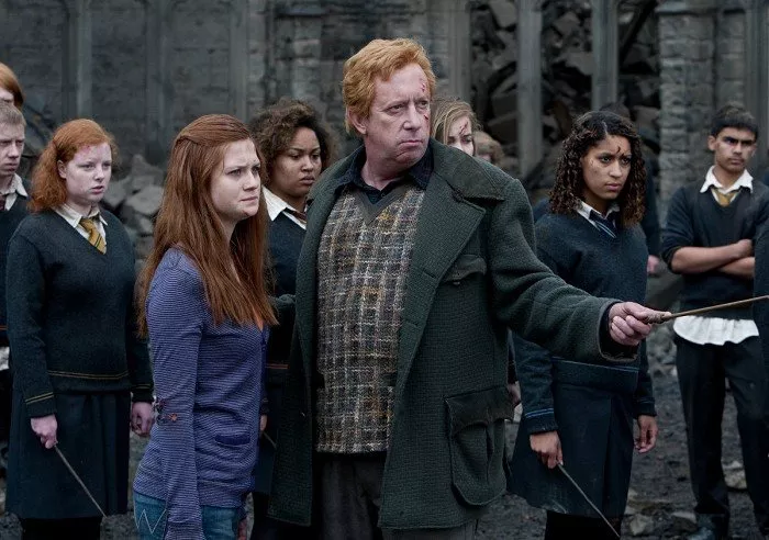 Bonnie Wright (Ginny Weasley), Mark Williams (Arthur Weasley)