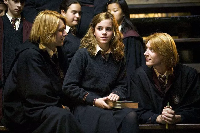 James Phelps (Fred Weasley), Emma Watson (Hermione Granger), Oliver Phelps (George Weasley)