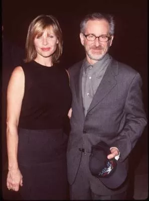 Steven Spielberg, Kate Capshaw zdroj: imdb.com 
promo k filmu