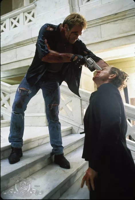 Lance Henriksen (Chains Cooper), Brian Bosworth (Joe Huff) zdroj: imdb.com