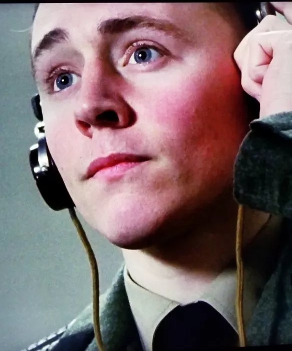 Tom Hiddleston (Phone Operator) zdroj: imdb.com