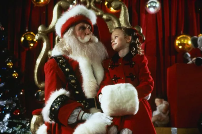 Thora Birch, Leslie Nielsen (Santa) zdroj: imdb.com