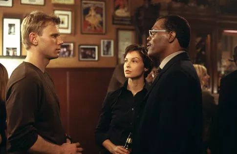 Samuel L. Jackson (John Mills), Ashley Judd (Jessica Shepard), Mark Pellegrino (Jimmy Schmidt) zdroj: imdb.com