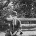 Chaplin v parku (1915) - Charlie