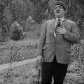 Chaplin v parku (1915) - Edna's Beau