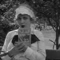 Chaplin v parku (1915) - Nursemaid
