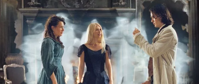 Claire Danes (Yvaine), Kate Magowan (Slave Girl), Charlie Cox (Tristan Thorn) zdroj: imdb.com