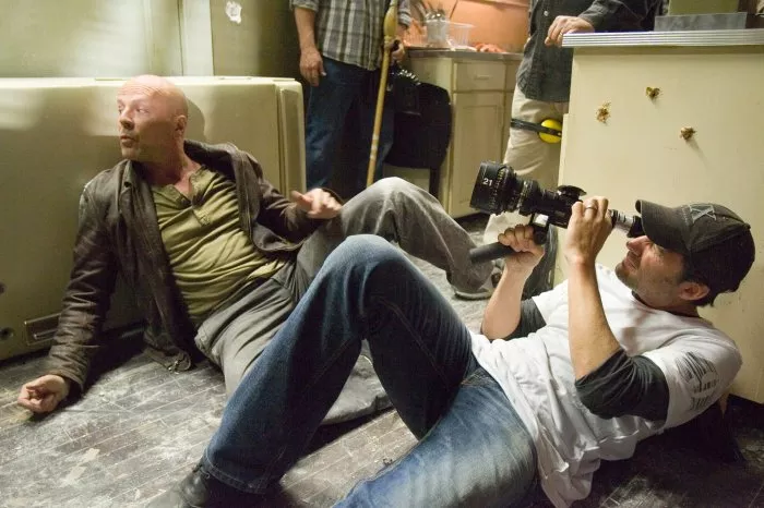 Bruce Willis (John McClane), Len Wiseman zdroj: imdb.com