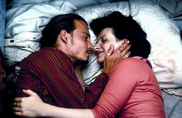 Johnny Depp (Roux), Juliette Binoche (Vianne Rocher)