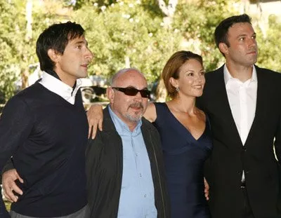 Diane Lane (Toni Mannix), Ben Affleck (George Reeves), Bob Hoskins (Eddie Mannix), Adrien Brody (Louis Simo) zdroj: imdb.com 
promo k filmu