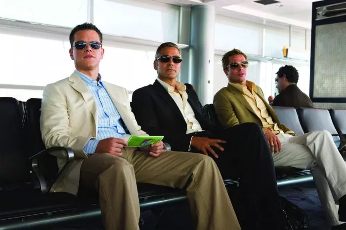 Brad Pitt (Rusty Ryan), George Clooney (Danny Ocean), Matt Damon (Linus Caldwell) zdroj: imdb.com