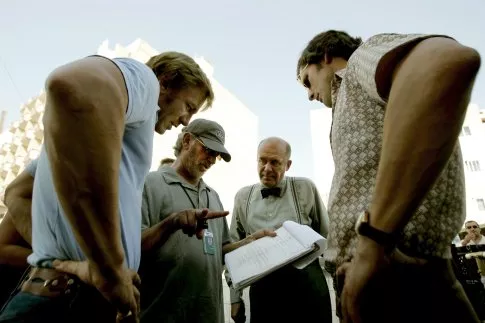 Steven Spielberg, Eric Bana (Avner), Daniel Craig (Steve), Hanns Zischler (Hans) zdroj: imdb.com