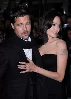 Brad Pitt, Angelina Jolie (Christine Collins) zdroj: imdb.com 
promo k filmu
