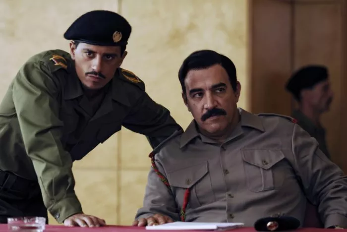 Igal Naor (Saddam Hussein), Saïd Taghmaoui (Barzan Ibrahim) zdroj: imdb.com