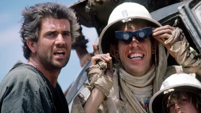 Mel Gibson (Mad Max Rockatansky), Bruce Spence (Jedediah the Pilot) zdroj: imdb.com