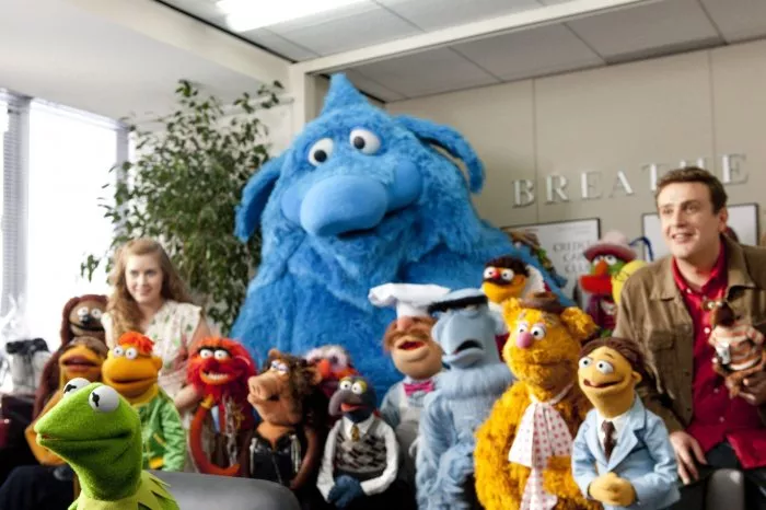Amy Adams (Mary), Jason Segel (Gary), Kermit the Frog, The Muppets, Fozzie Bear zdroj: imdb.com