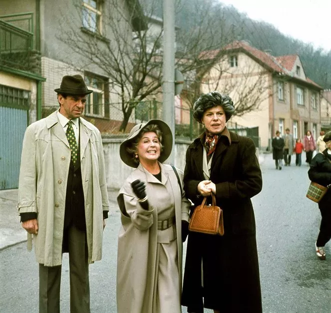 František Peterka (Karel Bartáček, Alenin manžel), Stella Májová (teta Rosa Bartack), Iva Janžurová (Alena Bartáčková)