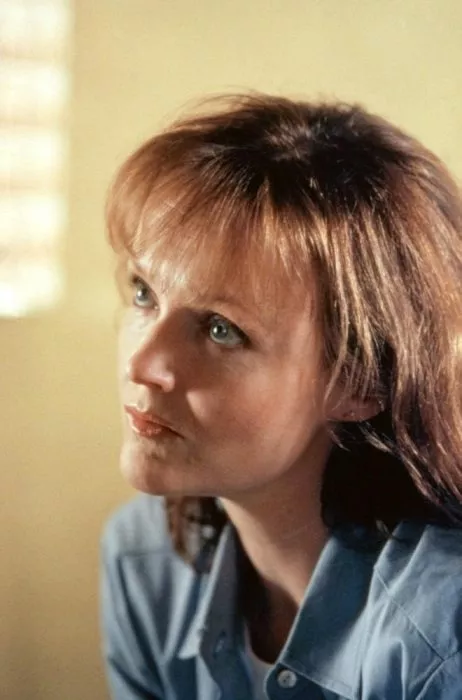 Blair Brown (Dr. Anne Caruthers) Photo © 2000 Warner Bros.