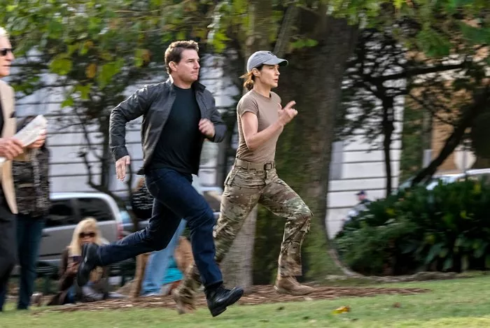 Tom Cruise (Jack Reacher), Cobie Smulders (Turner) zdroj: imdb.com